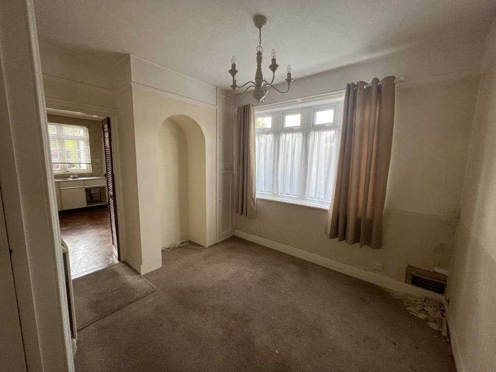 Lot: 103 - VACANT THREE-BEDROOM DETACHED CHALET BUNGALOW FOR IMPROVEMENT - 